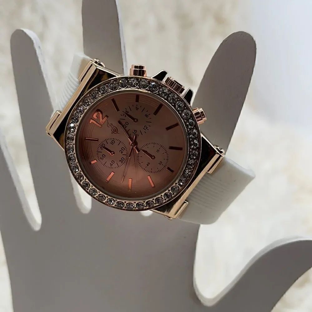 Brand new large rose gold jaclyn smith watch